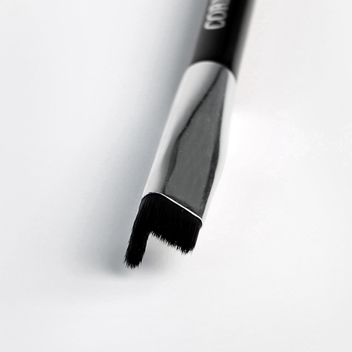Close up image of v-shaped end of the corner brush