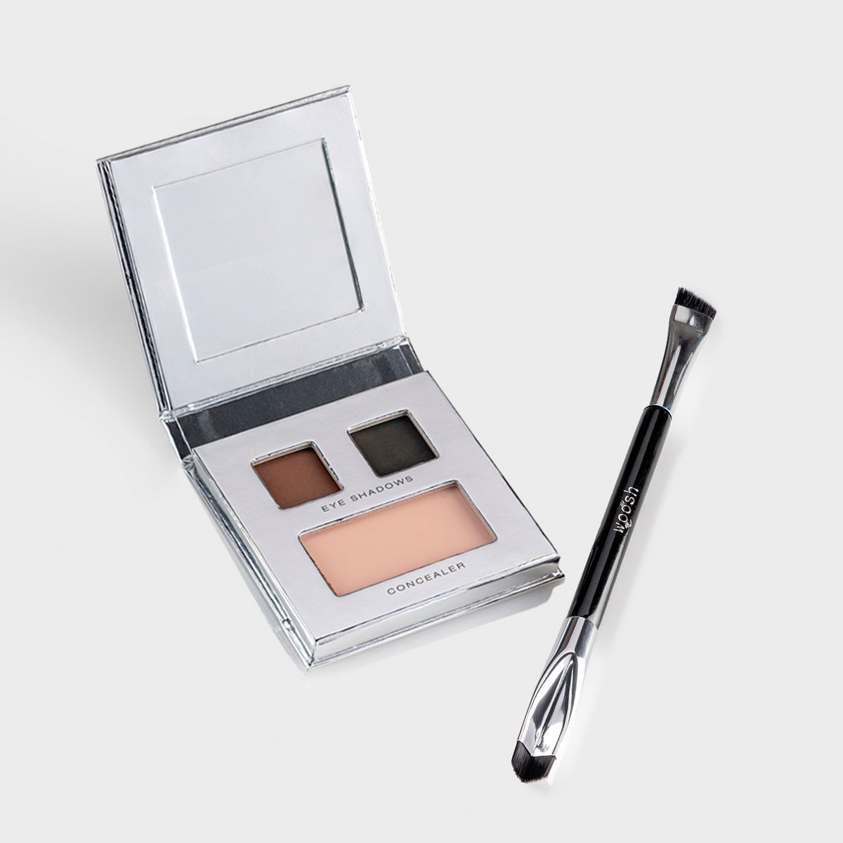 Smokey Eye Palette with two eyeshadows and one concealer with the Corner Brush