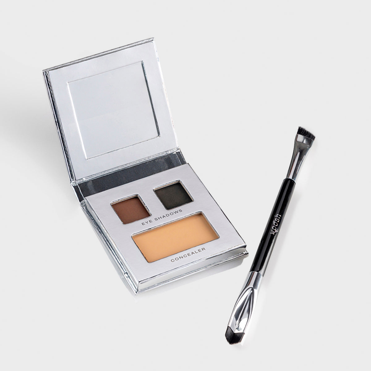 Smokey Eye Palette with two eyeshadows and one concealer with the Corner Brush