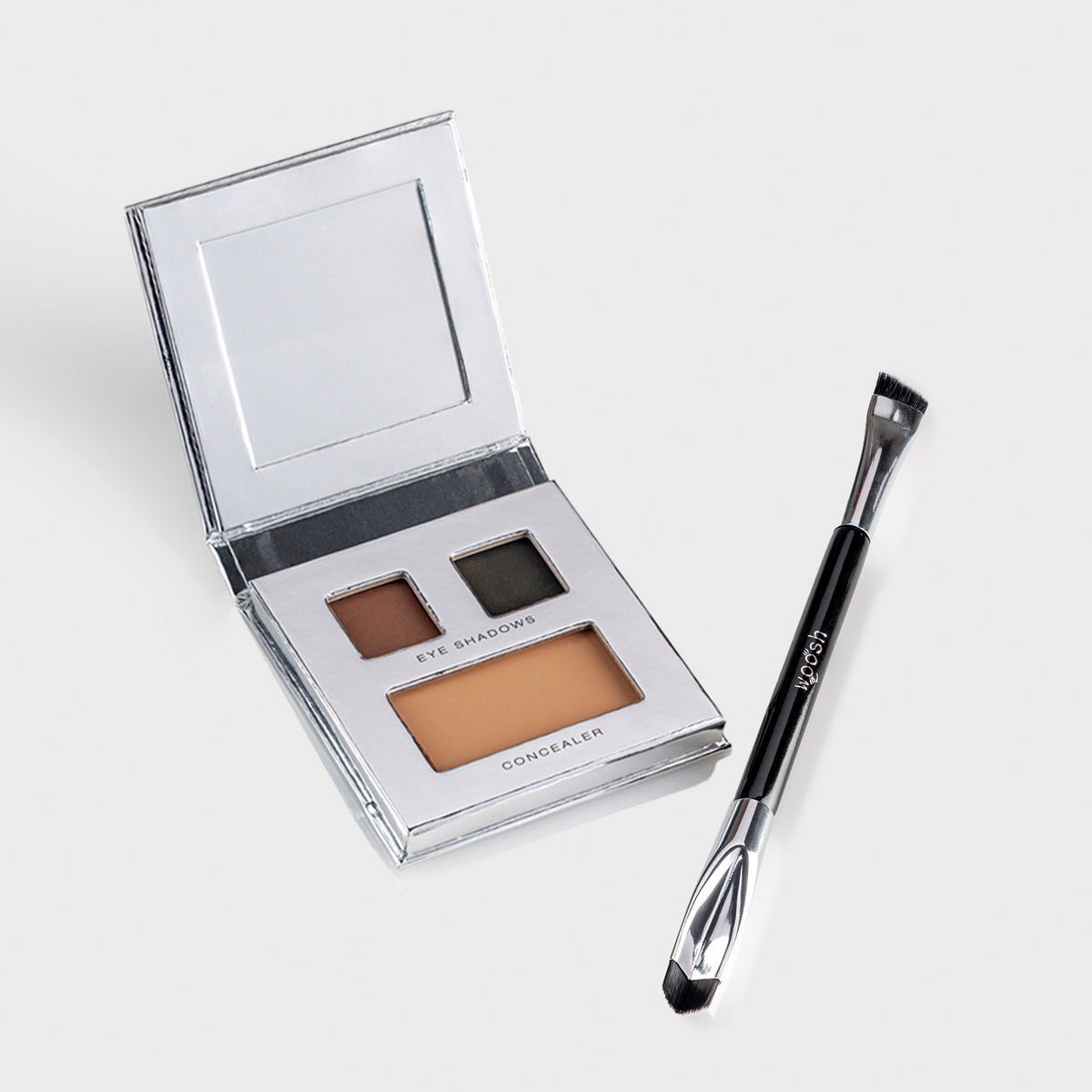 Smokey Eye Palette with two eyeshadows and one latte concealer with the Corner Brush