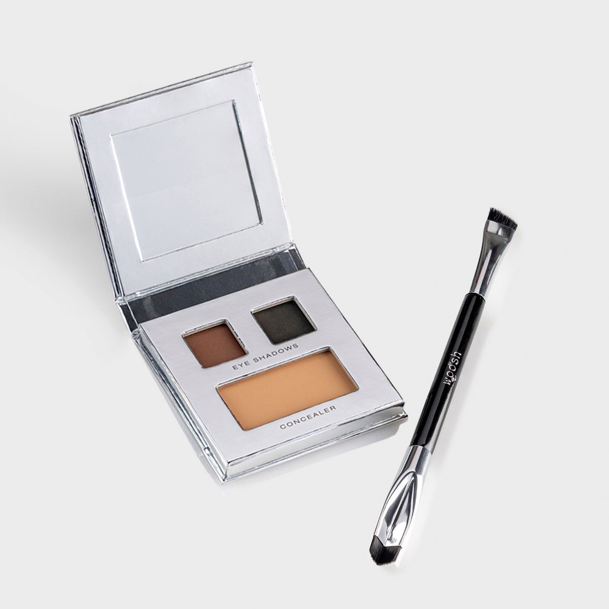 Smokey Eye Palette with two eyeshadows and one concealer with the Corner Brush