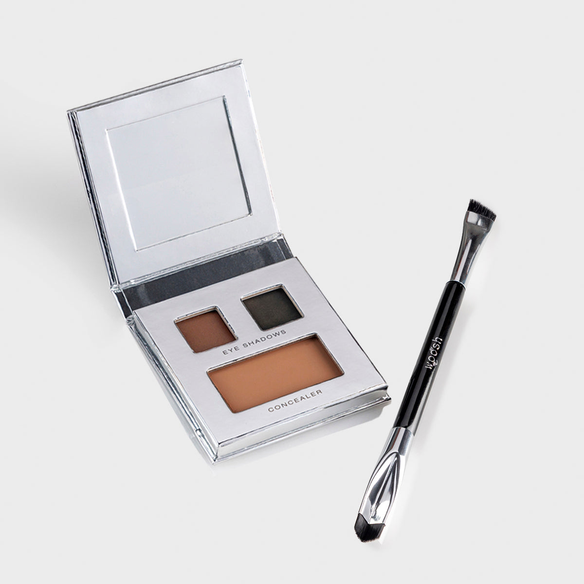 Smokey Eye Palette with two eyeshadows and one concealer with the Corner Brush