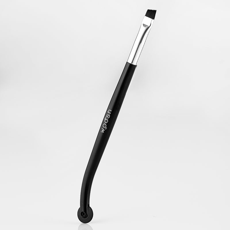 Eyeliner Wheel tool that rolls on your eyeliner and has a smudger brush on the other end. 