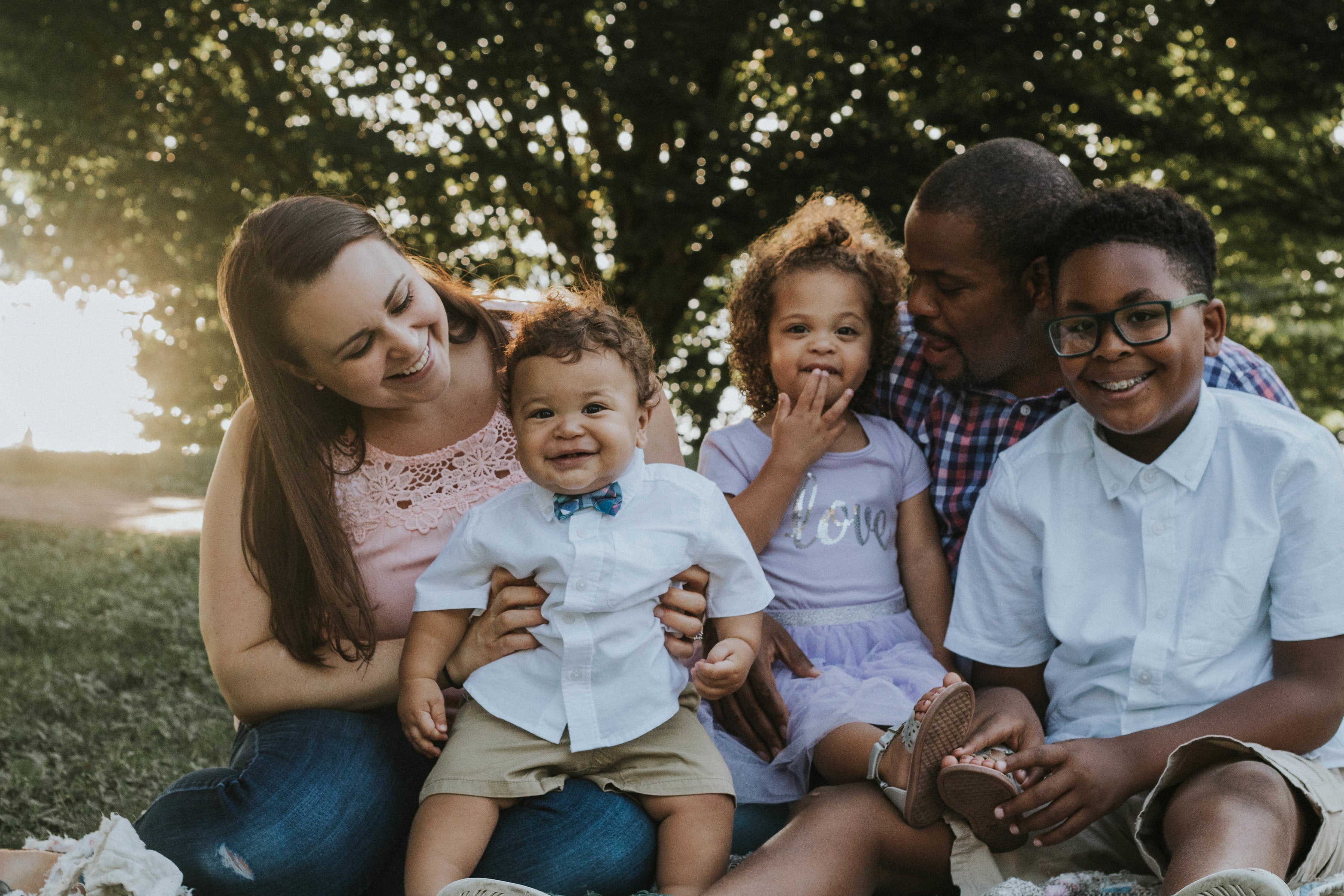 Cara Harvey and her 3 kids and husband