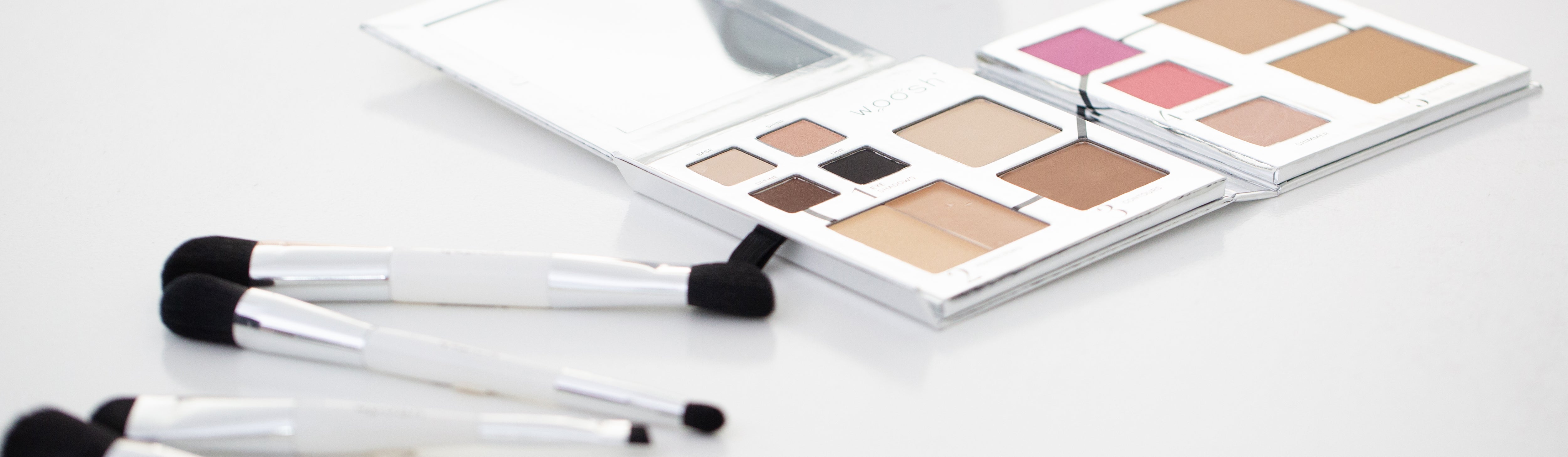 Woosh Beauty Fold Out Face Palette and Four Essential brushes