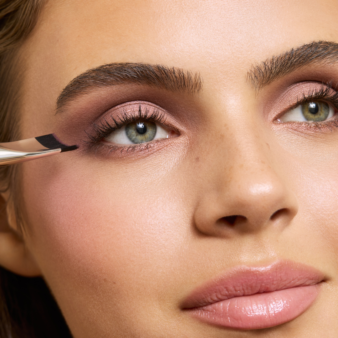 Demonstration of using the curved end of the arc brush to stamp on eyeliner