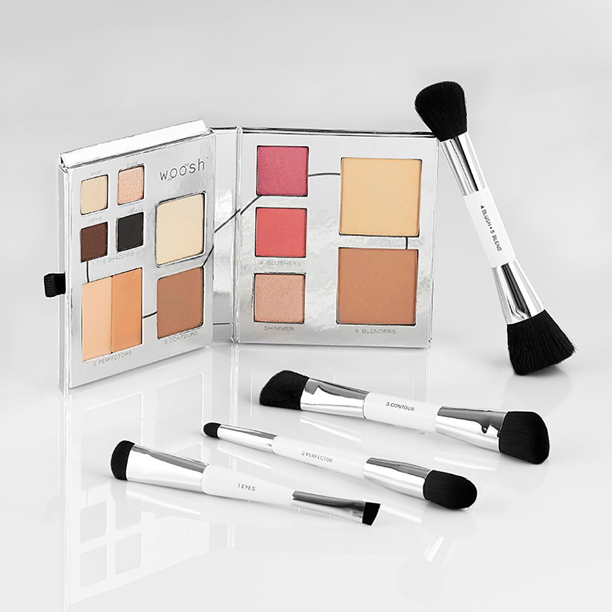 The fold out face palette with four brushes from the essential brush set