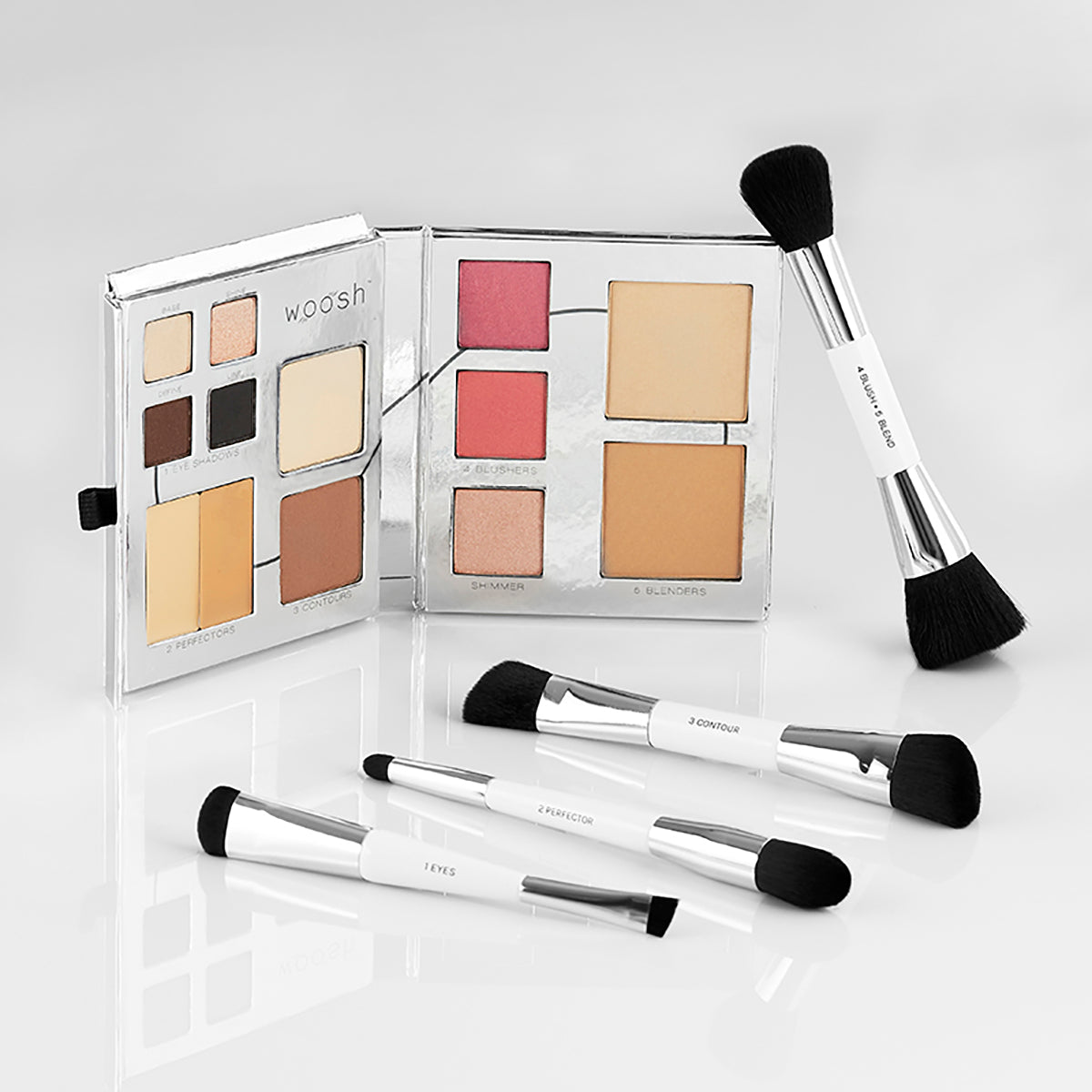 The fold out face palette with four brushes from the essential brush set